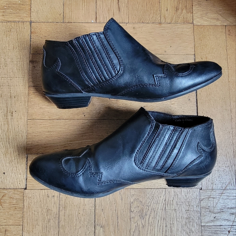 Western-detailed Low Black Ankle Boots
